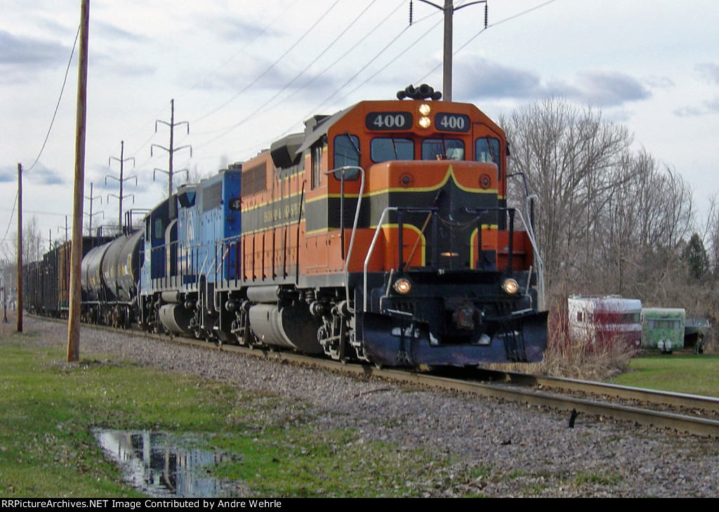 ELS 400 approaching Riverview Drive on the CN